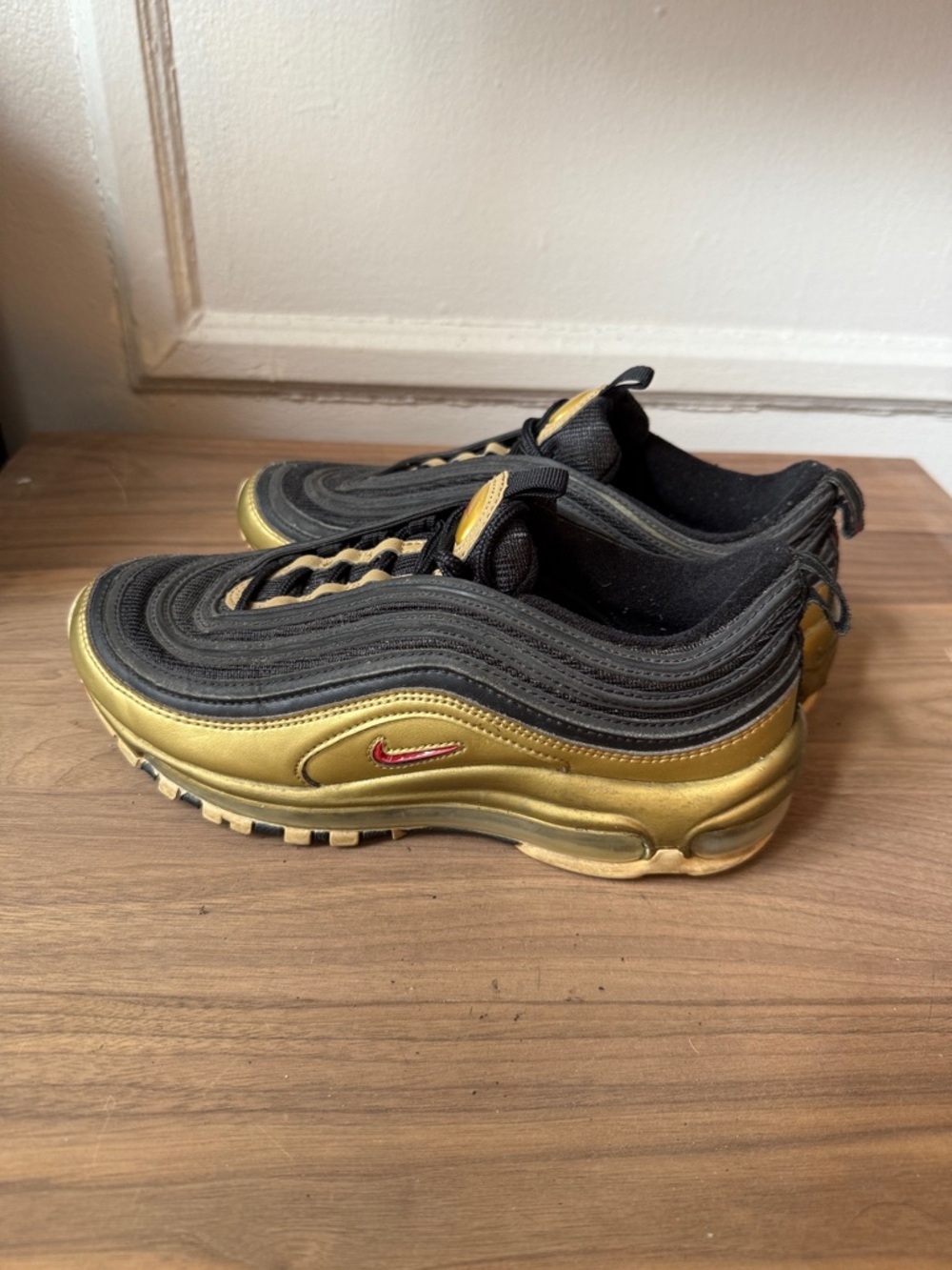 Nike airmax 97 Black and Metallic Gold Low-Top Sneakers men’s 6.5. Women 8